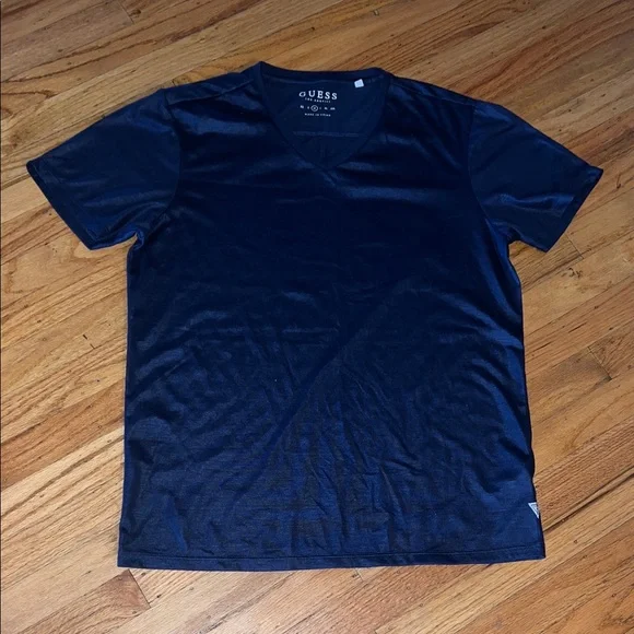 GUESS Men's Dark Blue V-Neck Tee - Picture 1 of 4